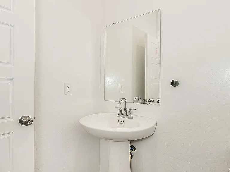 2844 N Vahe — Photo 14