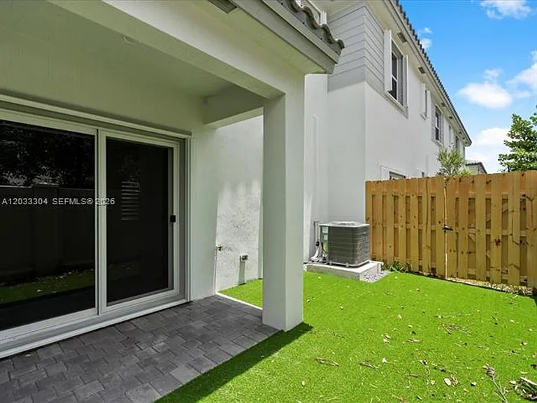 106 SW 184th Pl — Photo 16