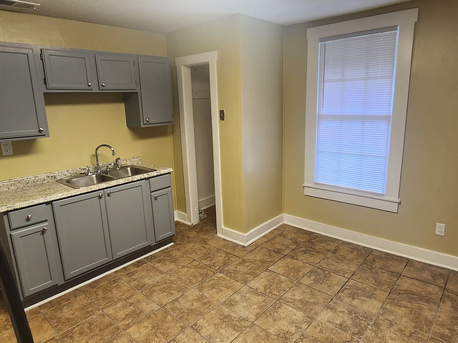 2 bed, 850 sqft, $1,500 — Photo 3