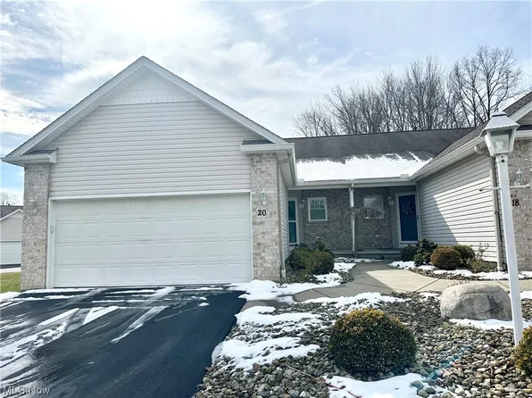 20 Timber View Dr, Hubbard, OH 44425