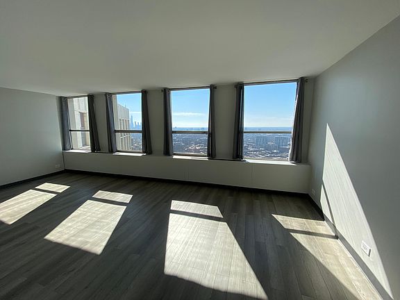 3rd image of 2626 N Lakeview Ave APT 4210