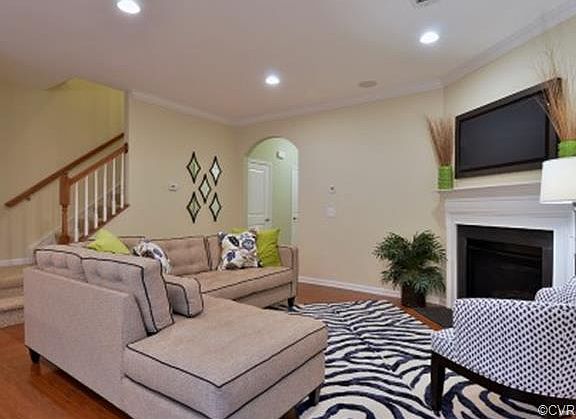 2nd image of 413 Creekwillow Dr