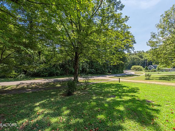 3rd image of 138 Crescent Rd