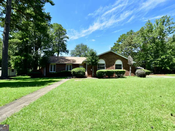 411 Camelot Dr, Lagrange, GA 30241