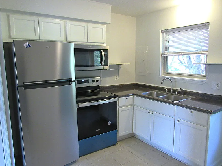 1700 Gunter St #B — Photo 9