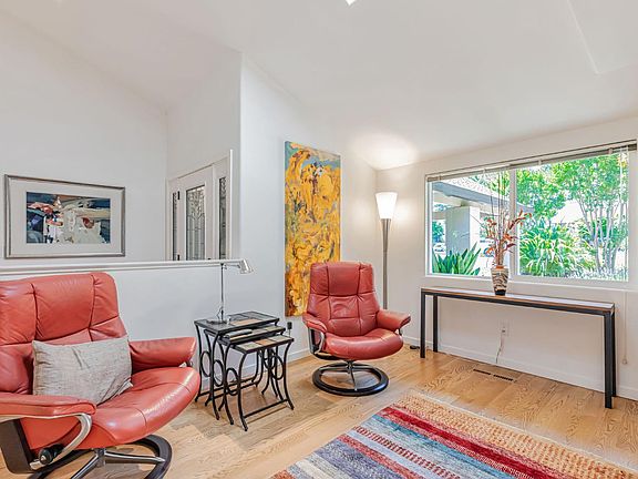 4th image of 464 Oak Brook Court