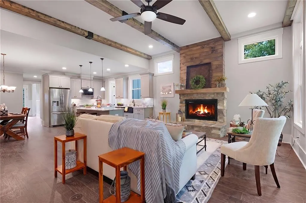 3 bed, 3.0 bath, 2384 sqft, $4,500 — Photo 4
