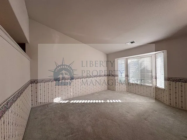 3 bed, 1618 sqft, $2,195 — Photo 2