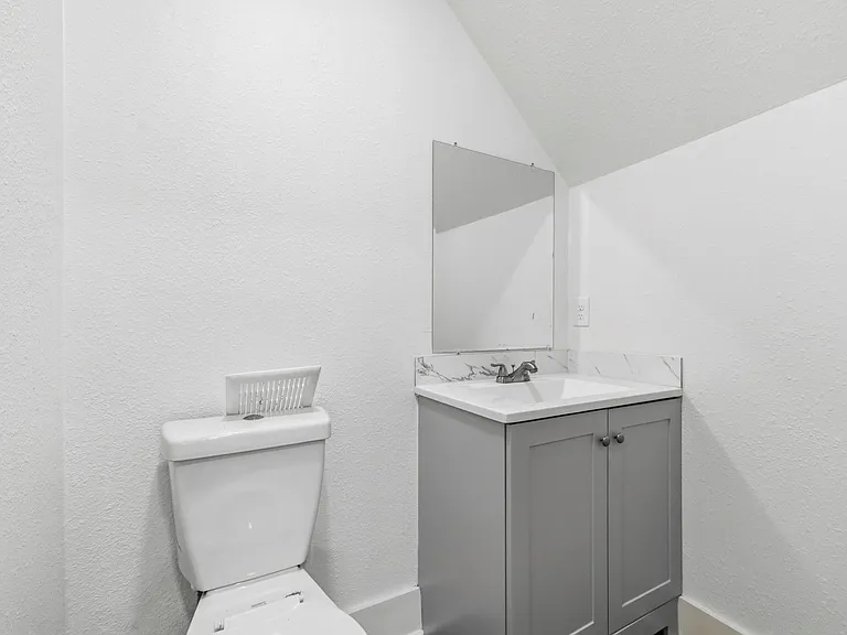 1501 Maiden Ln — Photo 23