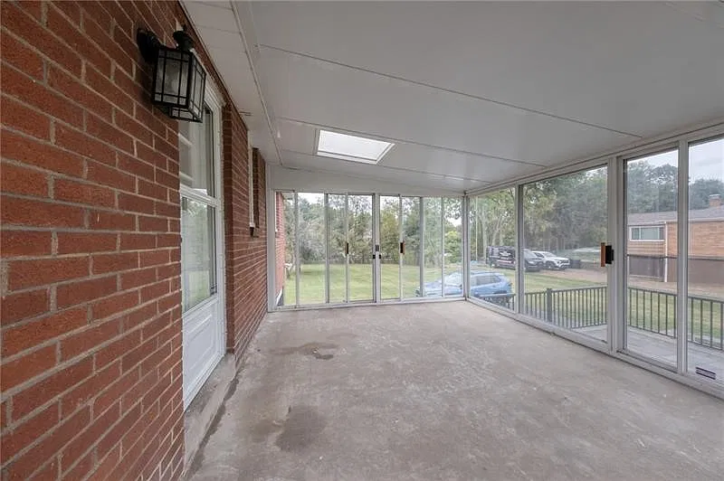 3 bed, 1239 sqft, $2,500 — Photo 2