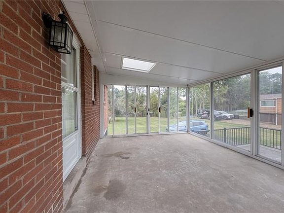 2nd image of 719 Cumberland Rd