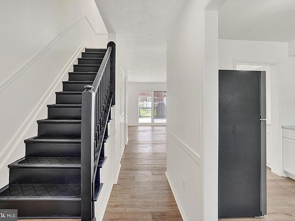 3rd image of 657 Colony Dr