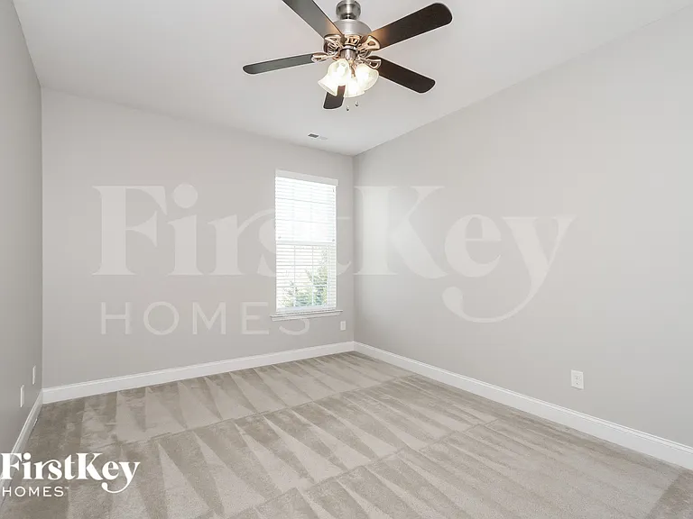 1643 Ashmead Ln — Photo 8