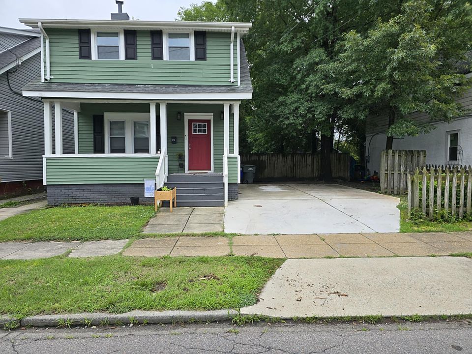 1st image of 219 W 38th St