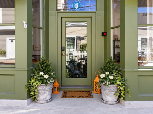 604 Thames St, Newport, RI 02840