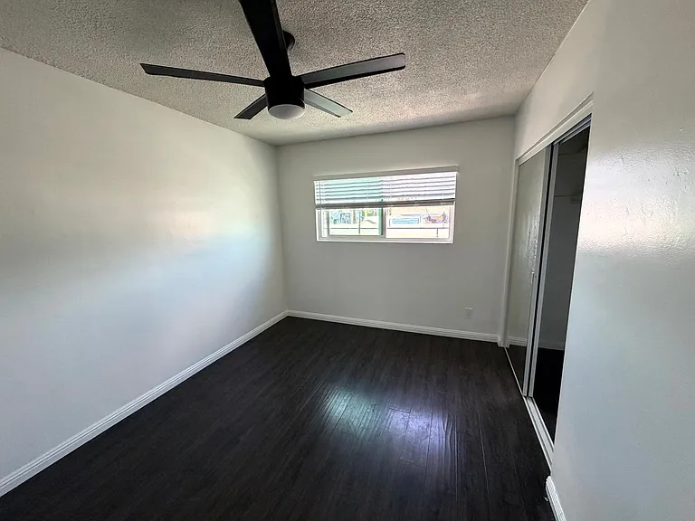 1335 Stanley Ave — Photo 8