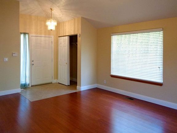 4th image of 9715 NE 41st Ave
