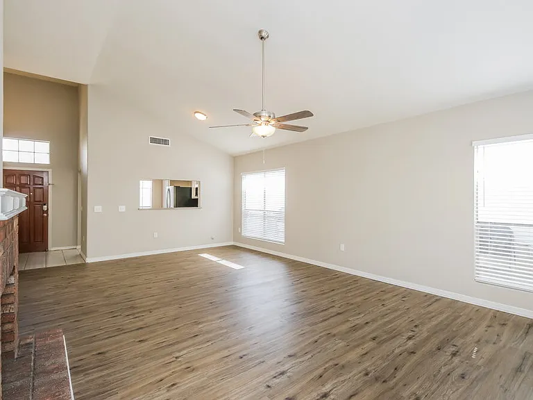 1164 N Naples Dr — Photo 6