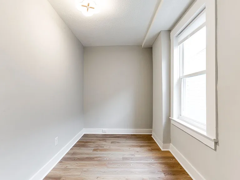 Great Renovated Two Bedroom Apt in the Heart of Church Hill — Photo 17