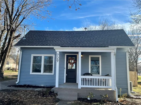 729 Lincoln Ave, Osawatomie, KS 66064