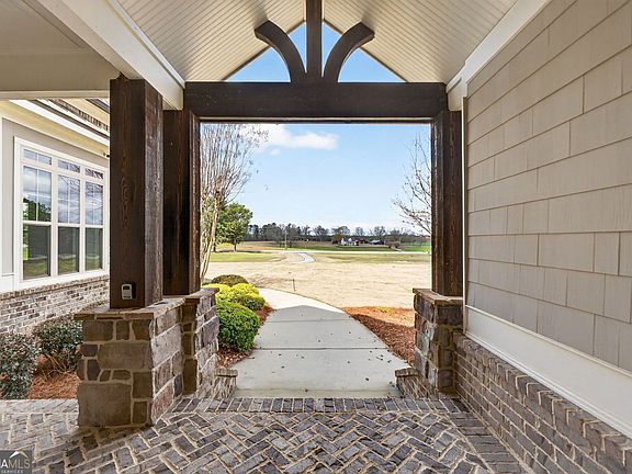 4th image of 829 Christopher Rd