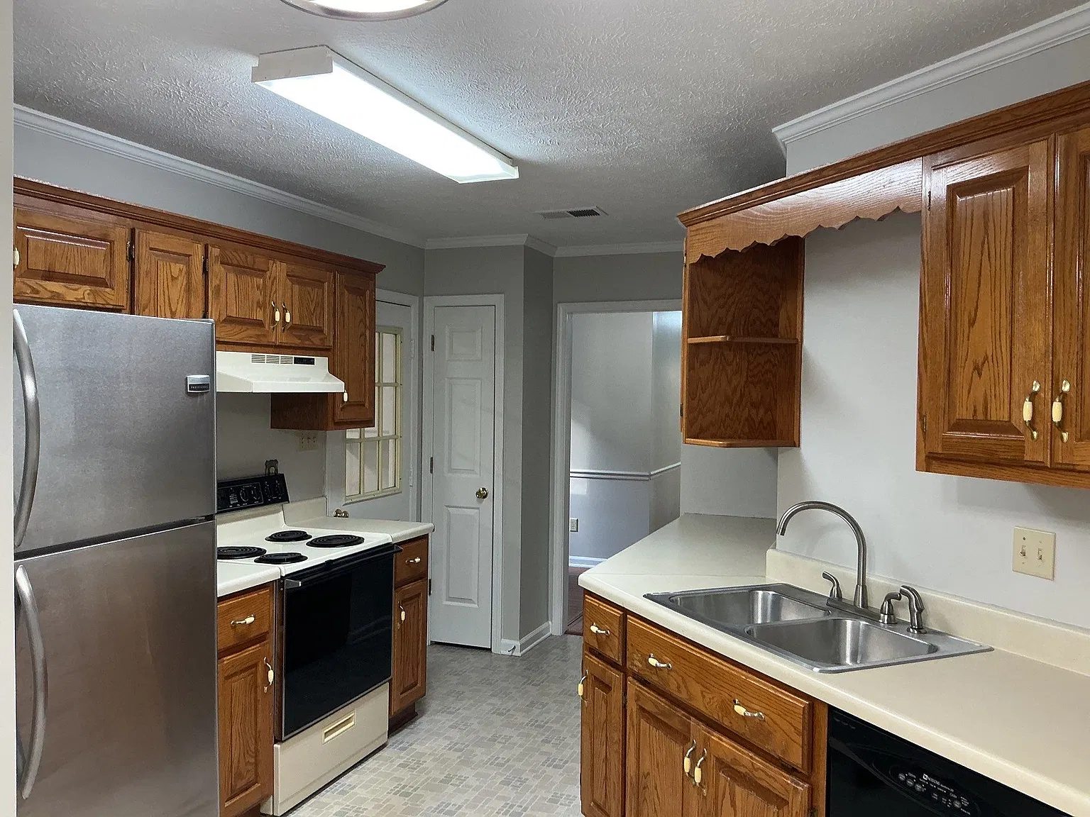 3 bed, 1454 sqft, $1,800 — Photo 2