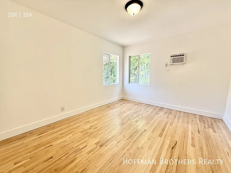 11153 La Maida St — Photo 8
