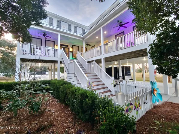 111 Barkley Dr, Pass Christian, MS 39571