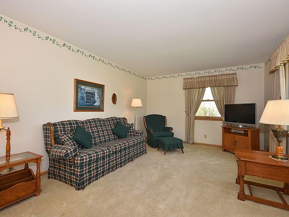 4th image of 903 1st Ave
