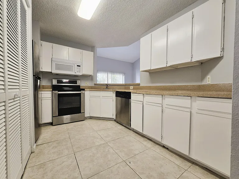 3413 NW 44th St #201 — Photo 7