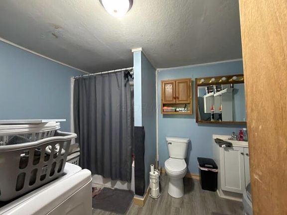 5th image of 270 N Walnut St