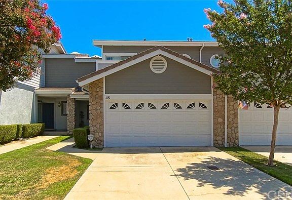 2nd image of 116 Amber Oaks Ln