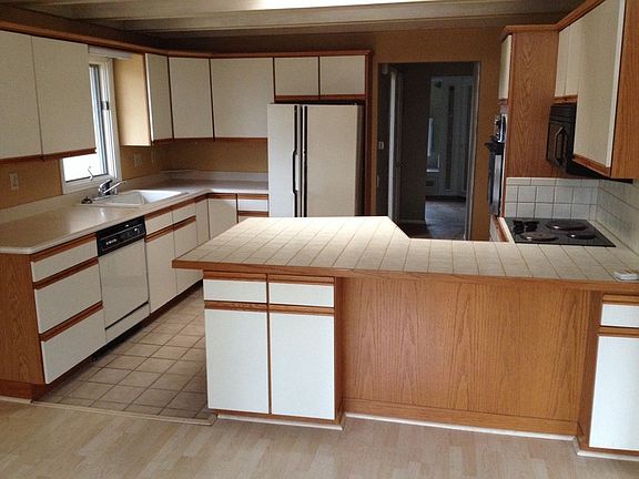 3rd image of 1 Heywood Ln