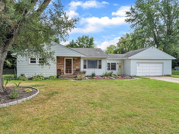 2nd image of 527 Gregory Pl