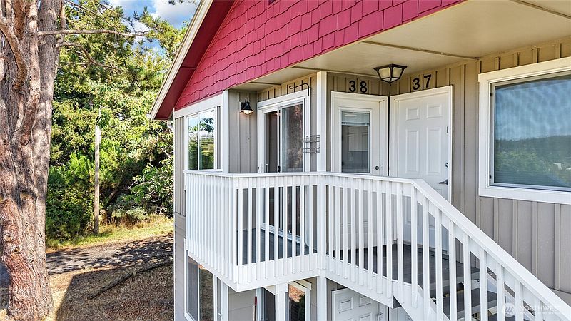 3rd image of 1930 Lawrence Street #38