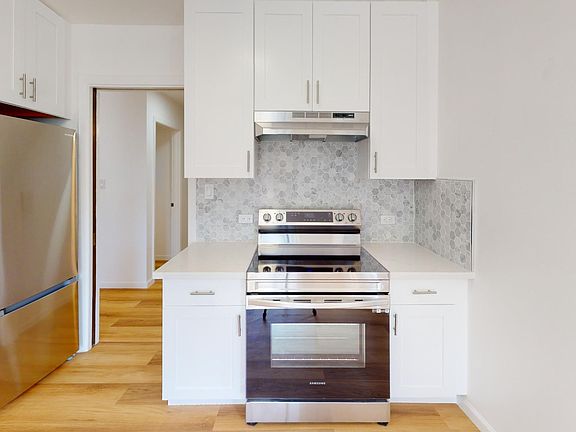 2nd image of 2028 Scott St APT 101