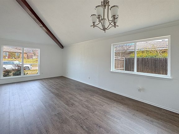 4th image of 1734 Sterling Ln