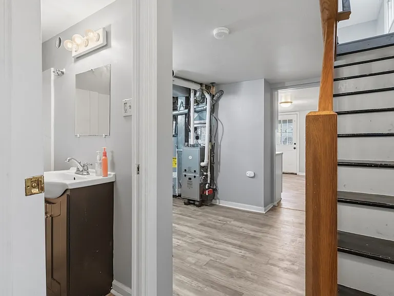 214 Campbell St — Photo 7