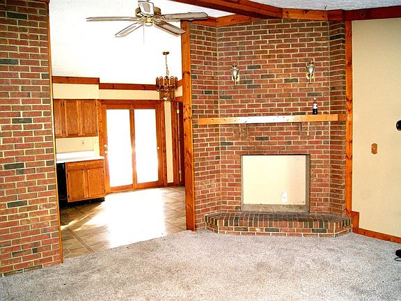 2nd image of 1637 Woodville Pike