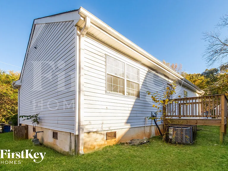 604 Rays Ln SE — Photo 14