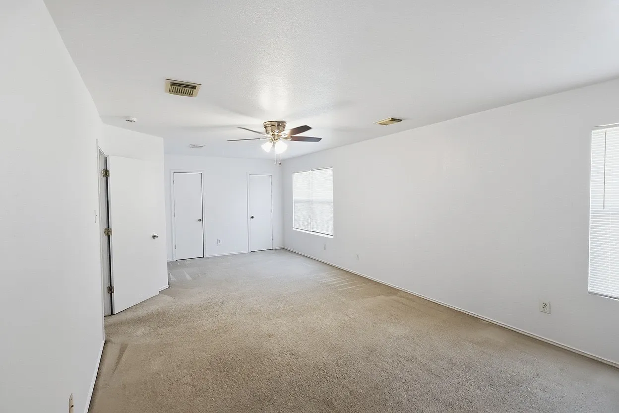 3 bed, 1.5 bath, 1880 sqft, $1,500 — Photo 4