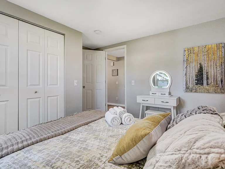 Comfortable Queen bed