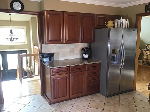 5th image of 26 Woodstock Ln