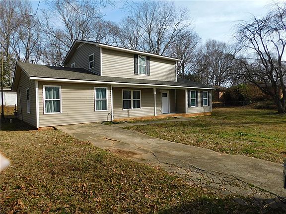 3rd image of 103 Hillcrest Dr