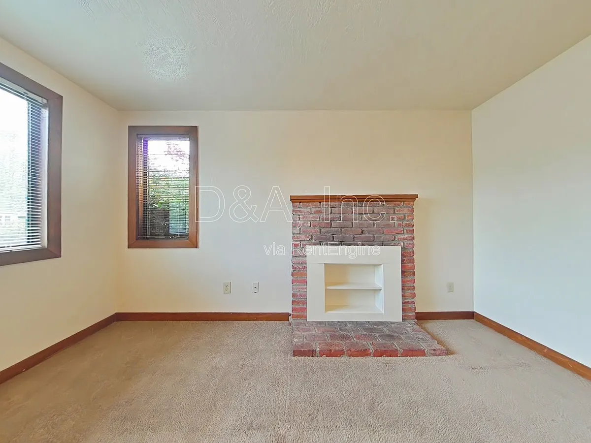 Building Photo - 2451 NW Coolidge Way #1