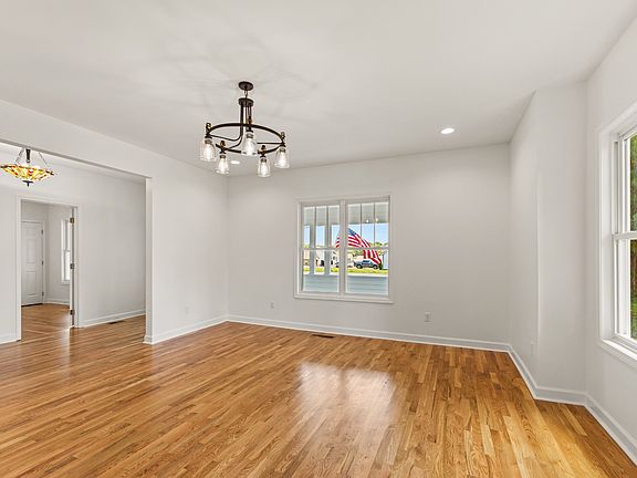 5th image of 3217 Church St