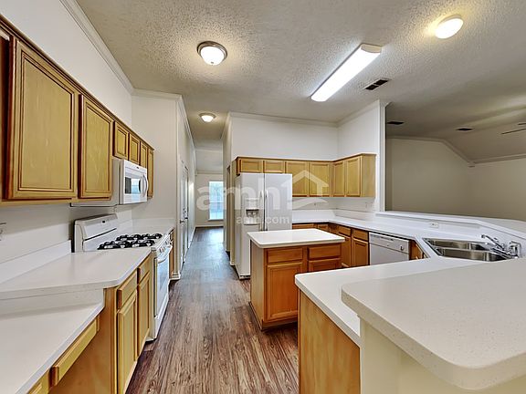 3rd image of 4709 Shadow Crest Dr