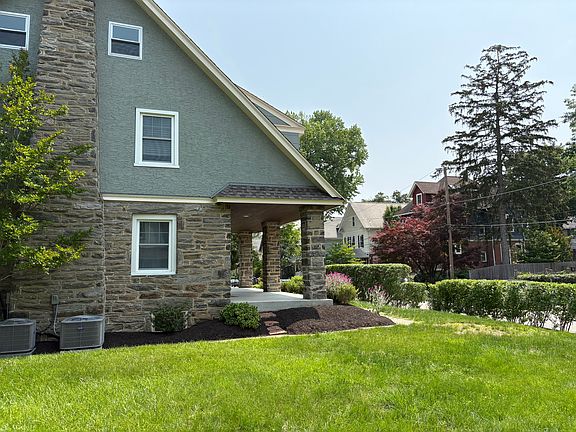 5th image of 207-209 Wayne Ave
