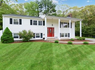 1006 Lincolnshire Dr, North Attleboro, MA 02760