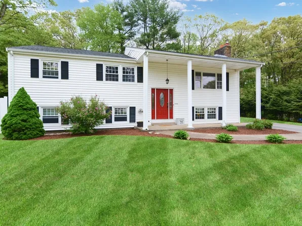 1006 Lincolnshire Dr, North Attleboro, MA 02760